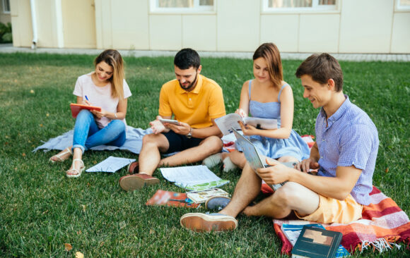 Intensive Sommerkurse kehren zur Cambridge School zurü!